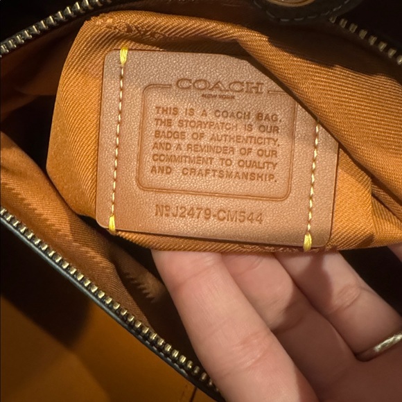 Chic Black Handbag - Picture 7 of 7